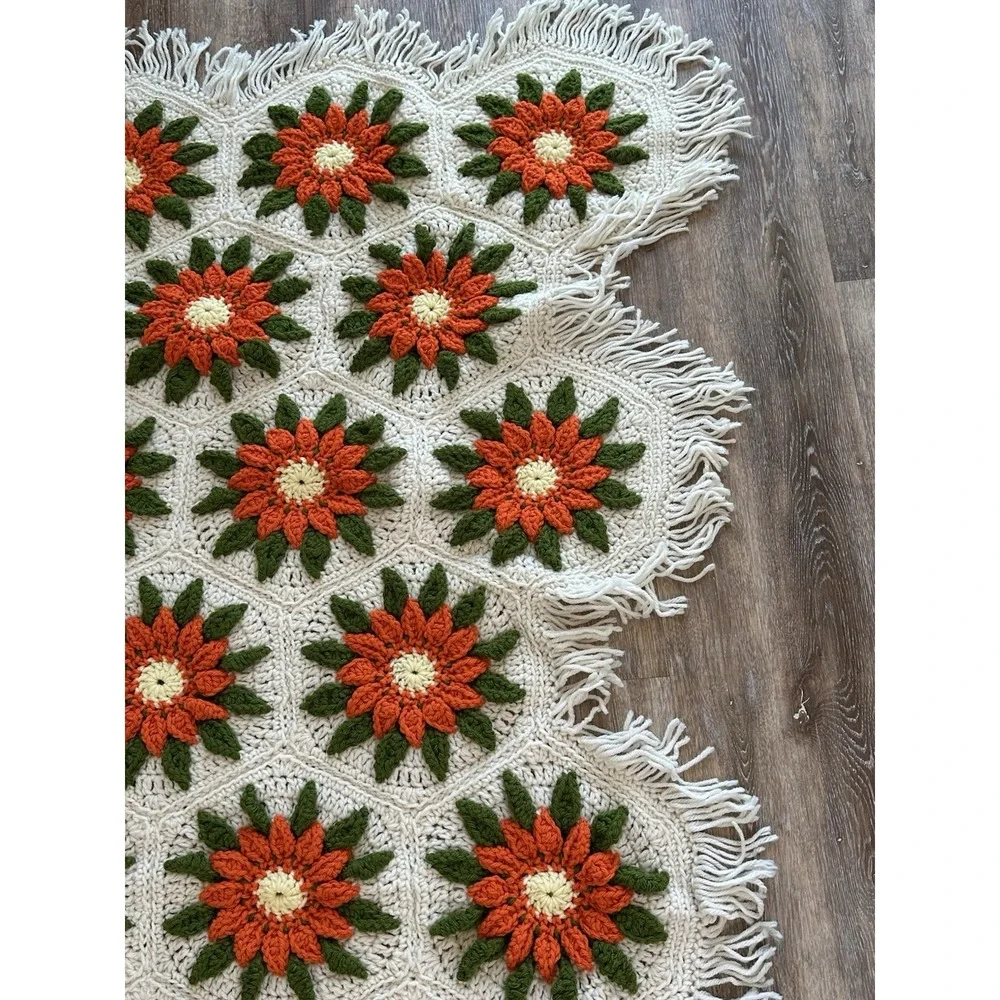 Vintage Handmade Crochet Blanket Poinsettia Flower Red White 3D Fringe